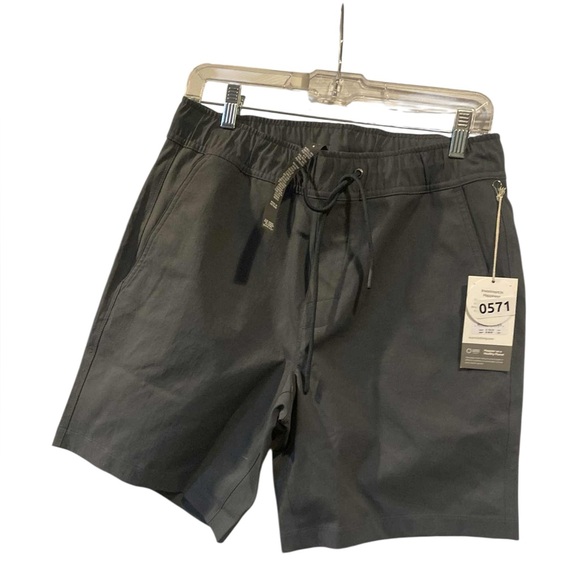 NWT Vuori cascade crink EW short CHARCOAL Size: S - Picture 1 of 5